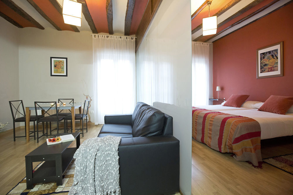 Apartamentos Senorio De Haro 3000 Luaran gambar